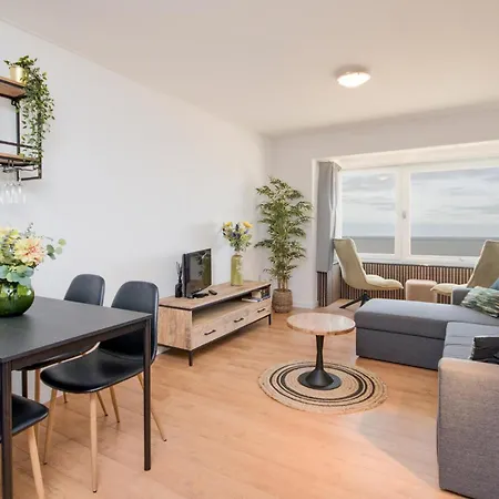 Apartment 1 Bedroom Front In *